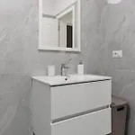 Urban Retreat 1bdr Apartment Craiova