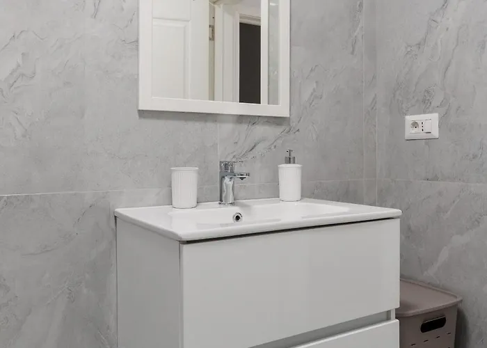 Urban Retreat 1bdr Apartment Craiova